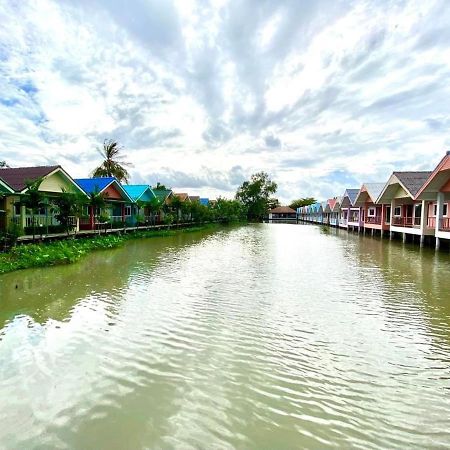 Baan Chay Namm Resort Bangkok Exterior photo